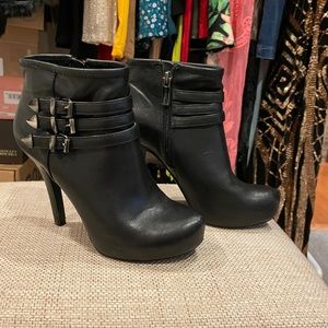 Bcbg generation women’s size 6 boots heels black